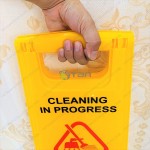 Biển báo chữ A khu vực đang làm vệ sinh
