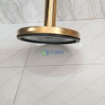 Trụ chắn inox mạ vàng dây căng màu xanh