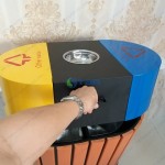 Thùng rác gỗ 2 ngăn đặt ngoài trời hình Oval