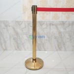 Cột chắn inox mạ vàng dây căng màu đỏ