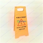 Biển cảnh báo ĐANG LÀM VIỆC TRÊN CAO đặt sàn chữ A