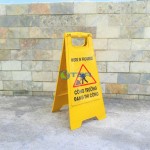 Biển báo CÔNG TRƯỜNG ĐANG THI CÔNG đặt sàn chữ A