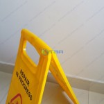 Biển báo đặt sàn chữ A khu vực đang sửa chữa