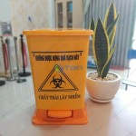 Thùng rác y tế màu vàng 15L