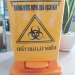 Thùng rác y tế màu vàng 15L