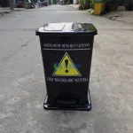 Thùng rác nguy hại màu đen 15L