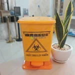 Thùng rác y tế màu vàng 15L