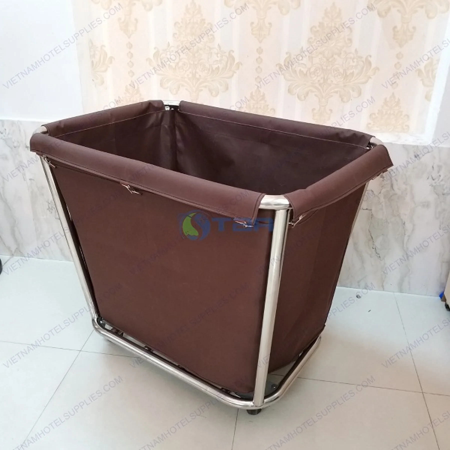 Xe thu gom đồ giặt là trong bệnh viện khách sạn