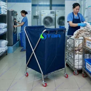 Xe vệ sinh chữ X thu gom đồ dơ trong bệnh viện